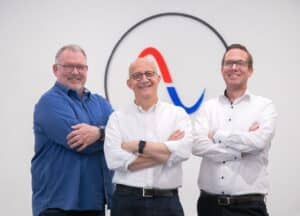 Die Initiatoren der Übernahme: Hotset-Geschäftsführer Ralf Schwarzkopf (mitte), Iqtemp-Geschäftsführer Carlo Hüsken (links) und Hotset-Vertriebsleiter Sven Braatz (rechts).