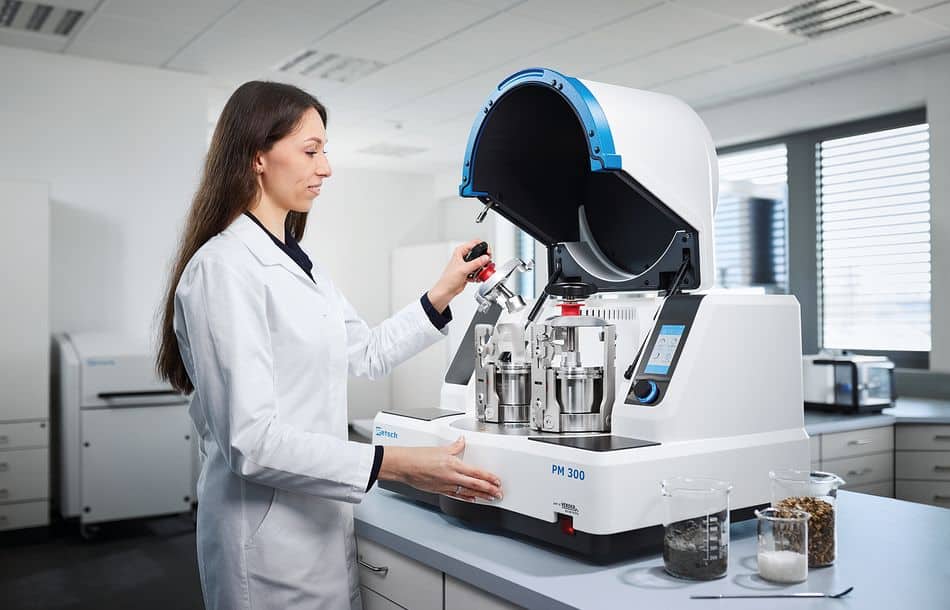 Mit der Planeten-Kugelmühle PM 300 fügt Retsch seiner Kugelmühlenpalette ein weiteres Modell hinzu, das den Laboralltag erleichtern soll Mit der Planeten-Kugelmühle PM 300 fügt Retsch seiner Kugelmühlenpalette ein weiteres Modell hinzu, das den Laboralltag erleichtern soll.