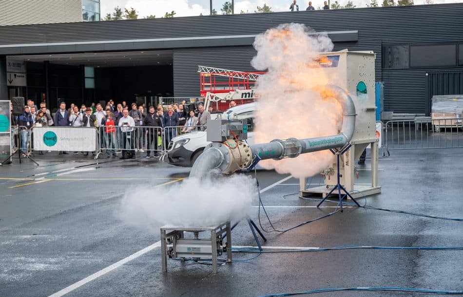 Für Envea war die Powtech 2023 ein Erfolg. Besonders groß war das Interesse für Shield Lite , die Hochtemperaturversion des Airflow P und die Feuchtemessung zur Reduzierung von Energiekosten (Bild: Powtech) Für Envea war die Powtech 2023 ein Erfolg. Besonders groß war das Interesse für Shield Lite , die Hochtemperaturversion des Airflow P und die Feuchtemessung zur Reduzierung von Energiekosten.