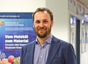 Prof. Dr. Karl J. J. Mayrhofer ist Direktor am Helmholtz-Institut Erlangen-Nürnberg (HI ERN) und Professor der Friedrich-Alexander-Universität Erlangen-Nürnberg (Copyright: Georg Pöhlein). 