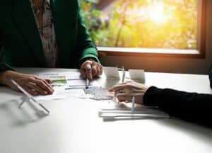 Auch für Anwender, die eine eigene Compound-Rezeptur entwickelt haben, Hilfe bei der Rezepturoptimierung benötigen oder auf zusätzliche Compoundier- und Produktionskapazitäten angewiesen sind, ist der Hersteller Partner. 