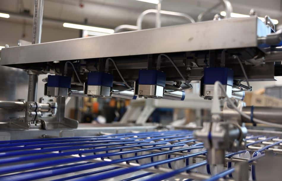 Durch den druckluft- und nebelfreien Wasserauftrags spart Mellinia rund 30 Prozent Wasser und verhindert unerwünschte Ablagerungen in der Produktionsumgebung.