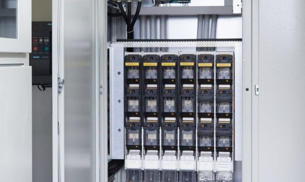 KI-gesteuerte Batteriespeicher senken Energiekosten in der Industrie