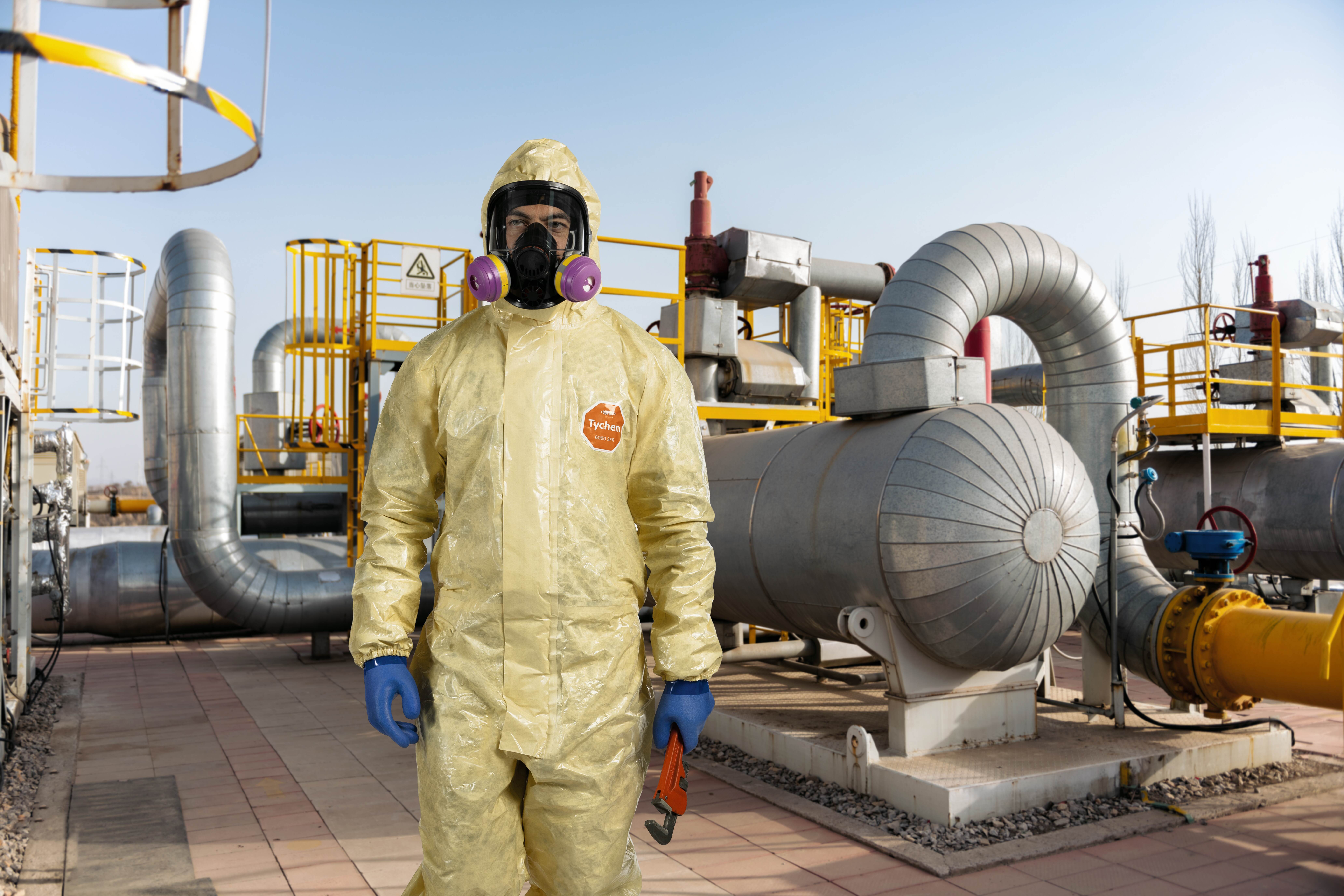 DUP055A_Tychem 6000 SFR_FS127T_LT_Hooded Coverall_NA_Composite3_Final_Compressed_HRES